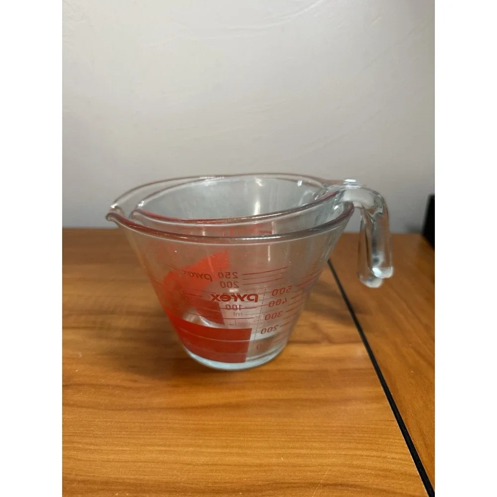 Pyrex VTG Set of 2 Reverse-Read Red Letter  1 C & 2 C Measuring Cups  J Handles